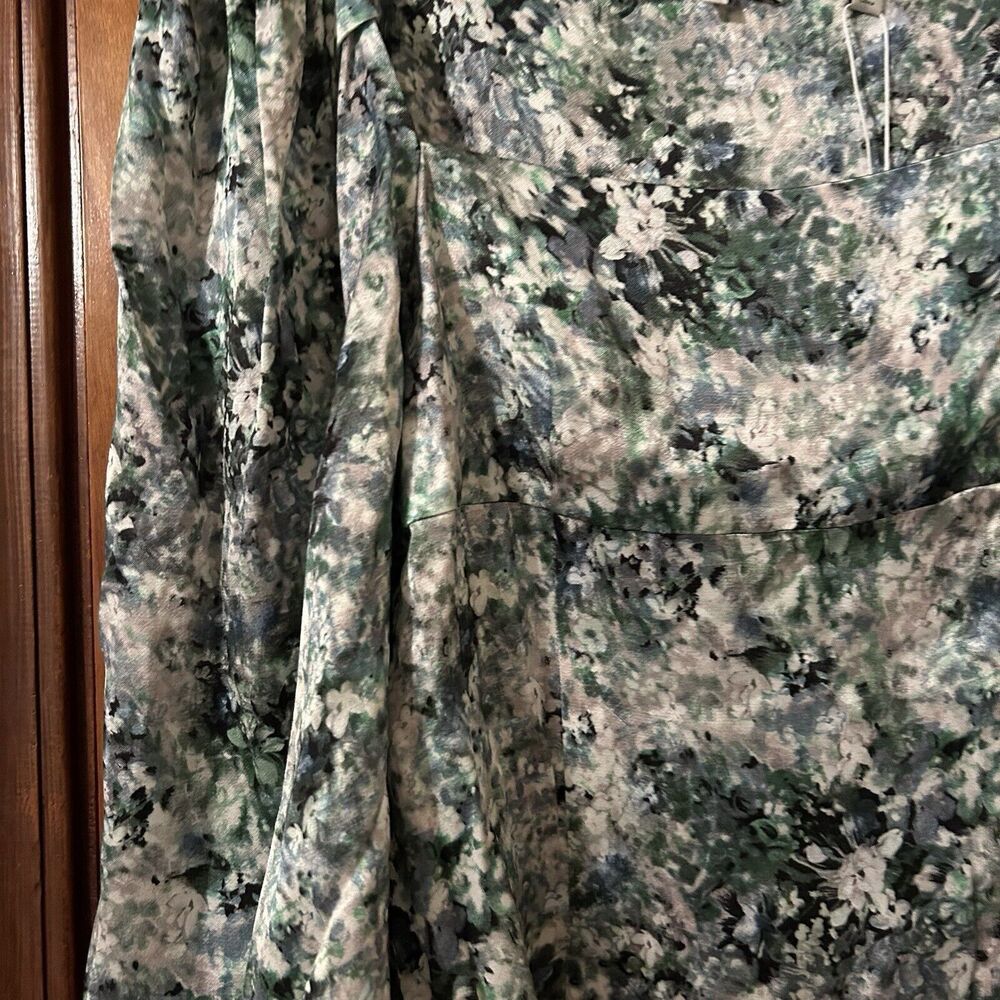 Vince Satin Blouse Green White Floral Square Neck Painted Cropped Women's 8 NWT - Picture 3 of 13